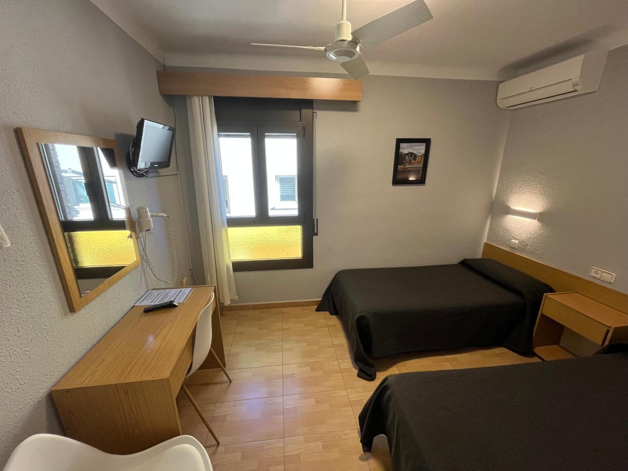 Hostal Tarres Angles Экстерьер фото