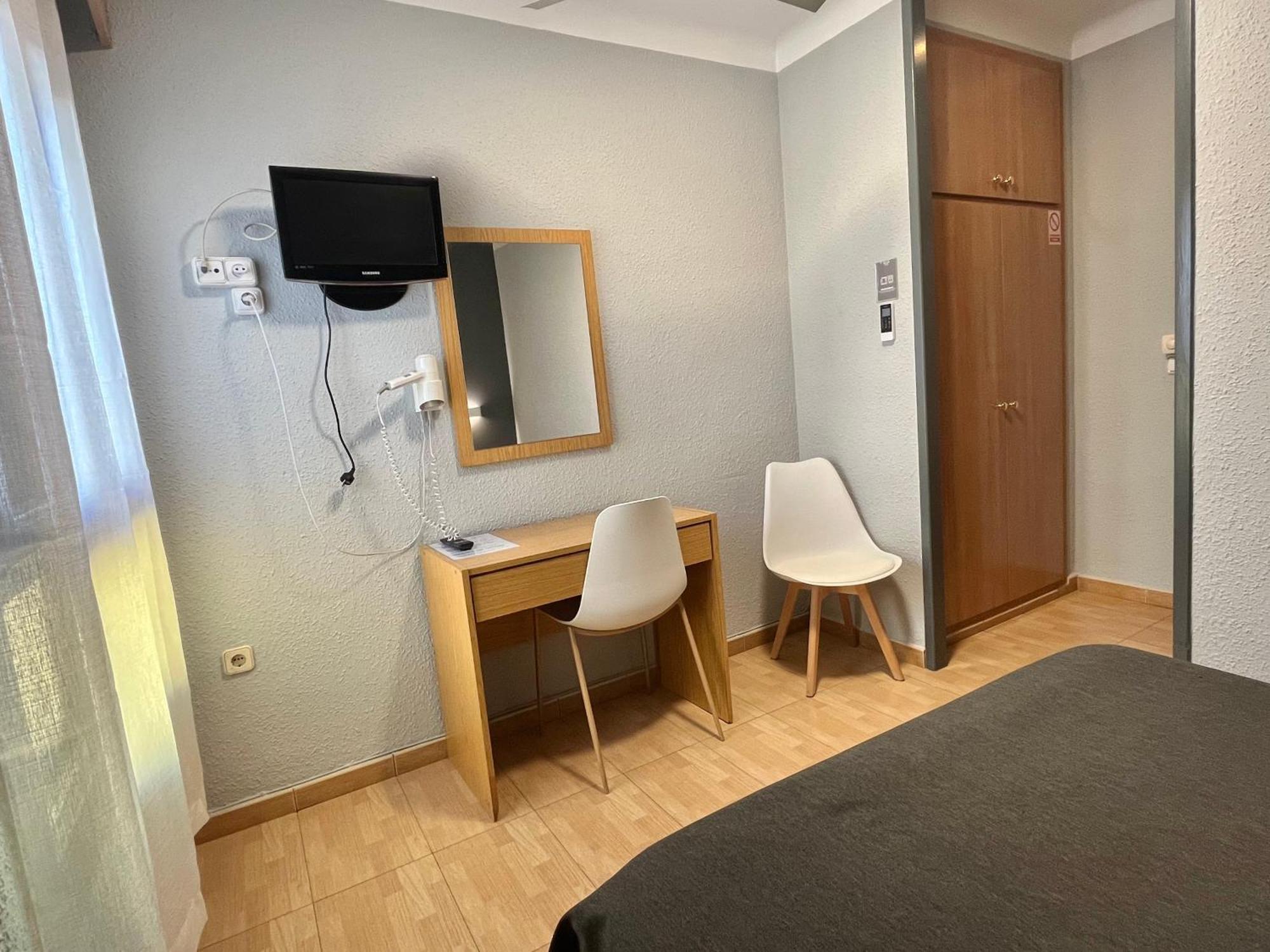 Hostal Tarres Angles Экстерьер фото