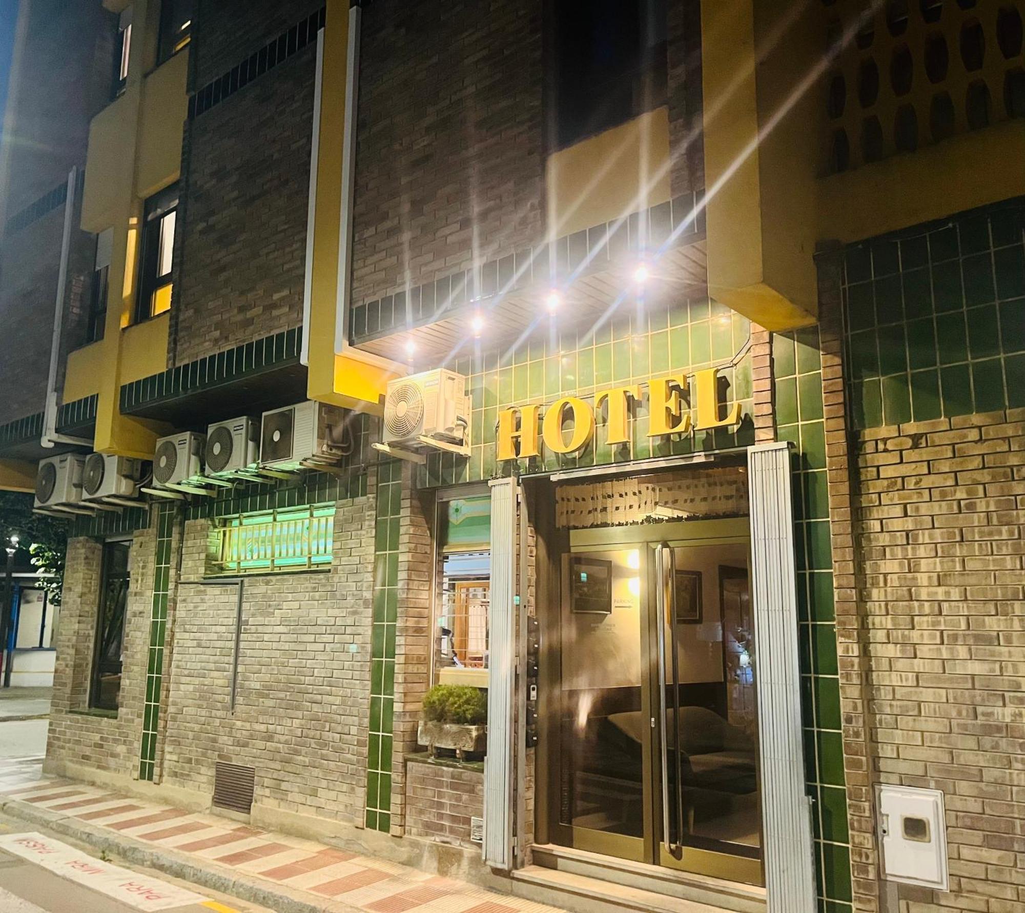 Hostal Tarres Angles Экстерьер фото